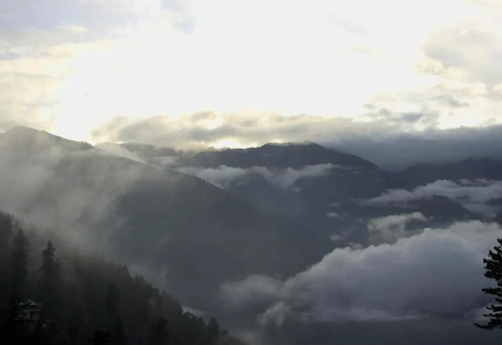 Real Naggar region valley view